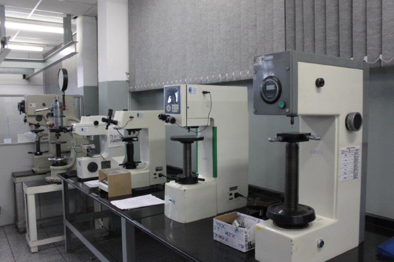 Laboratório de ensaios mecânicos e materiais