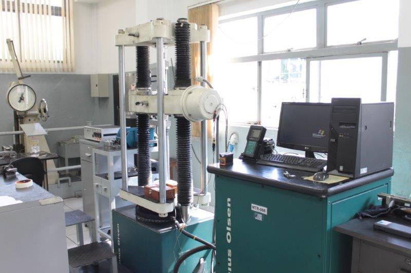 Laboratório de ensaios mecânicos e materiais